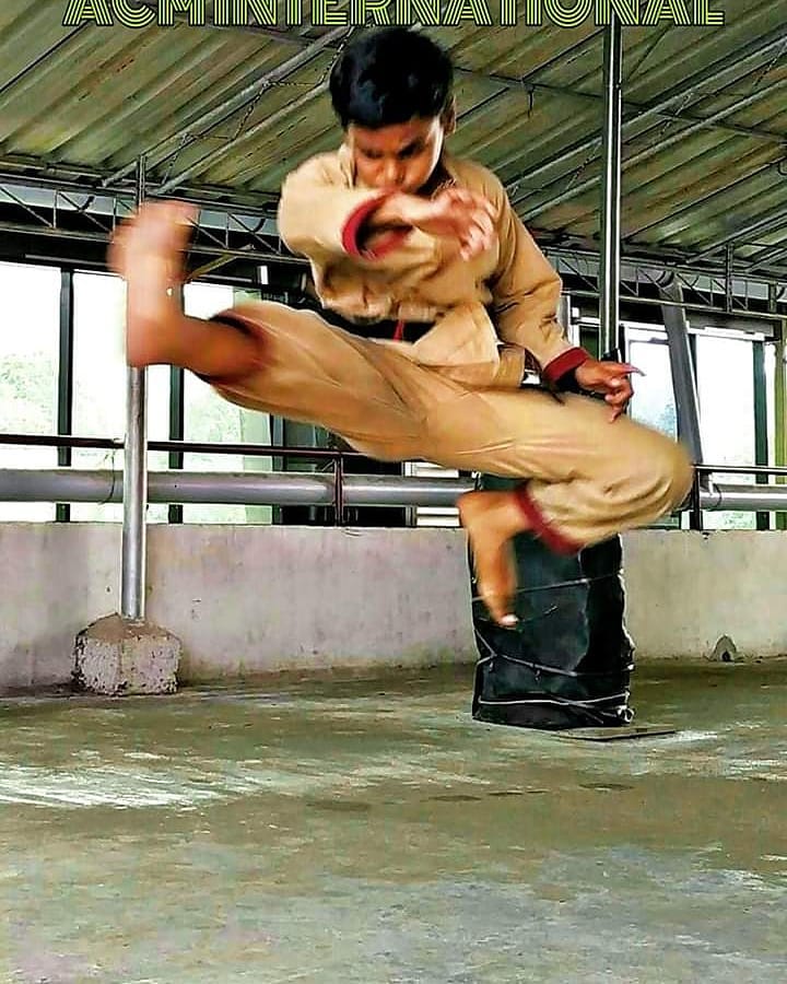 Master transmitting martial arts knowledge and legacy to the next generation of students